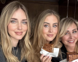 Chiara Ferragni a Torino si mangia il "cubo"