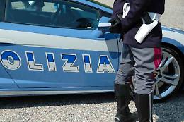 Ottantenne senza patente causa incidente e fugge: fermato e multato
