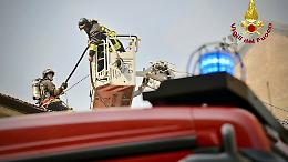 Incendio in una villetta: anziana salvata in extremis dai vigili del fuoco