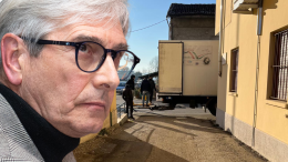 Via Pertini cancellata dal Comune: i residenti bloccati, le promesse rinviate al 2025