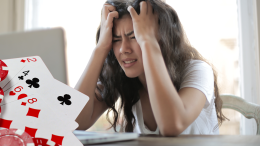 Gioco d’azzardo, Italia alla deriva: milioni di persone rovinano la loro vita, Stato complice