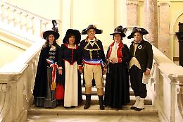 Martedì grasso tra storia e musica: il Corteo Storico del Carnevale di Ivrea accoglie il Gruppo Storico Piemonte 1798 e la Filarmonica Chierese