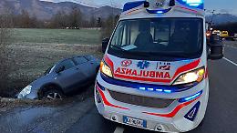  Incidente sulla provinciale 1 a Robassomero: auto finisce fuori strada