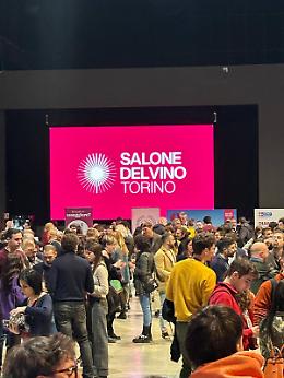 Salone del vino di Torino: 500 cantine, lunghe code per entrare