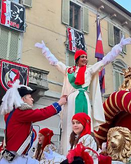 Ivrea, il Carnevale è entrato nel vivo: giuramenti, Preda in Dora e arance in faccia