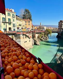 Carnevale di Ivrea: arrivano i contributi 2025. Ecco chi ha ottenuto i fondi