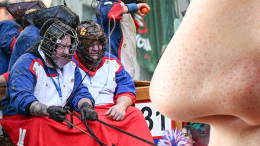 Quando il giornalismo si affida al naso: il Carnevale di Ivrea e l'overdose olfattiva