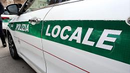 Autobus bloccato nella rotatoria: traffico in tilt e pendolari nel caos