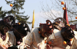 Facce da Aranceri sui carri (le fotografie)