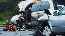 Incidente sulla Pedemontana: Fiat Panda si ribalta, due feriti in ospedale