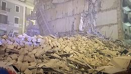  Una palazzina crolla all'improvviso, si teme che qualcuno sia rimasto sotto le macerie! 