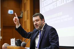 Spari alla stazione di servizio, Salvini difende l'agente: "Sempre dalla parte delle Forze dell'Ordine"
