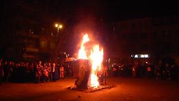 L’ultima notte di Carnevale tra carri, colori e tradizione in Canavese