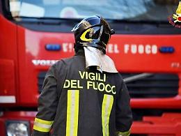 Tragedia sfiorata nei boschi di Lauriano: pensionato di San Benigno precipita con l’auto in una scarpata, è gravissimo