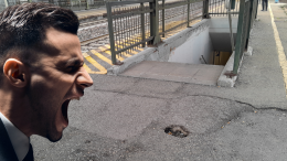 Torrazza Piemonte, vergogna ferroviaria: il sottopasso è un acquitrino, la stazione un rudere