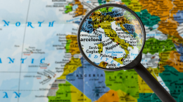 Italia, il naufragio di un Paese smarrito: tra illusioni, miseria e inganni