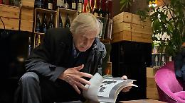 Vittorio Sgarbi racconta la sua malattia: "Mi sento come un treno fermo in una stazione sconosciuta"