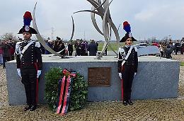 Memoria e onore: una targa per le vittime di Inverso Pinasca, l’Arma dei Carabinieri rinnova il ricordo del sacrificio