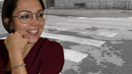 Settimo Torinese, strisce pedonali sparite. I cittadini rischiano la vita, la sindaca mette i fiorellini
