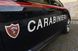 Ruba superalcolici e colpisce un vigilante: arrestato un 39enne