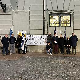 “Non permetteremo che questa vergogna continui”. Cantoni in piazza sui "patrocini" negati
