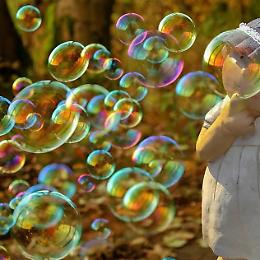Magie e sorrisi sotto il cielo azzurro di Leinì: La fiera di primavera che ha incantato grandi e piccini con una storia senza tempo
