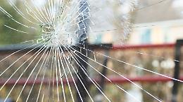 Rivarolo Canavese, raid vandalico contro un treno: tre minorenni denunciati