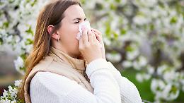 Allergie sempre più aggressive: la stagione dei pollini si allunga di 45 giorni