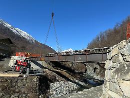 Forno di Lemie, posate le prime tre travi del nuovo ponte sulla Provinciale 32