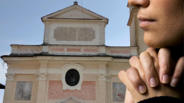 San Michele è chiusa, ma la fede resta aperta