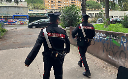 Evade dai domiciliari, scappa tra le villette: catturato dopo un inseguimento da film