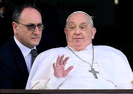 Papa Francesco lascia il Gemelli: il saluto commosso ai fedeli (VIDEO)