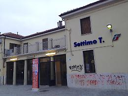 Terrore in stazione a Settimo Torinese: disabile e zio aggrediti per due telefoni