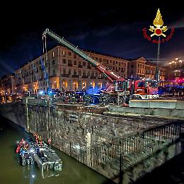 Pullman nel Po, mezzo sotto sequestro: si indaga sulle cause