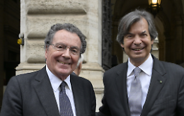 Intesa conferma i capi e chiude le filiali: comanda Messina, i clienti si arrangino