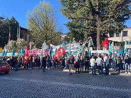 Telecomunicazioni in rivolta: a Ivrea esplode la protesta. "Due anni senza contratto, ora basta" (VIDEO)