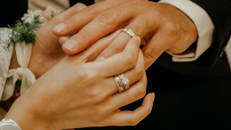 A Strambino l’amore si paga: tariffe per sposarsi in Comune, ma il Salone d’onore resta un sogno