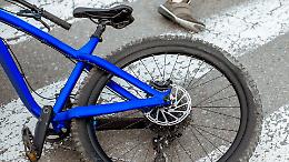 Orbassano, ciclista travolto da un tir: è in fin di vita