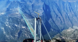 Il gigante sospeso tra le nuvole: in Cina nasce il ponte più alto del mondo