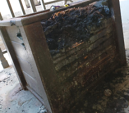 Fioriera in fiamme, silenzio istituzionale: i vandali comandano