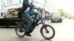 Ruba una bici elettrica “per andare in bagno”: denunciato 29enne