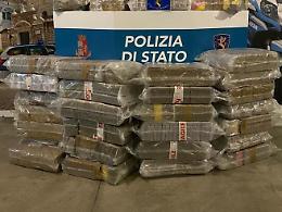 Magazzino della droga in garage a Orbassano: arrestato con oltre 110 chili tra hashish e marijuana
