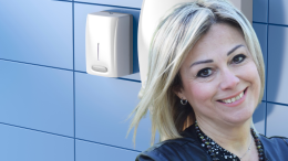 La parità passa anche dal bagno: il consiglio comunale dice sì agli assorbenti gratuiti