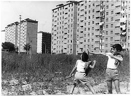 Via Artom: la strada che porta il nome di un martire, ma non la sua dignità
