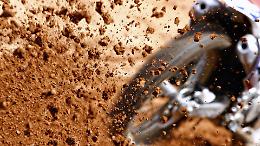 Cade in pista durante una gara amatoriale di motocross: grave pilota 42enne