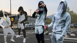 Con la pistola alla cintura  rapinano il Lidl: “I maranza arrivano, arraffano e se ne vanno”