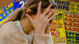 Tabaccaia vittima di stalking tra profili falsi e gratta e vinci