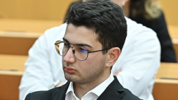 Trentaquattro coltellate al padre violento. Ma non è omicidio: Alex Cotoia assolto