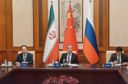 Iran tra minacce e diplomazia: Mosca ospita i colloqui con Cina e Russia, in attesa dello showdown con gli USA in Oman