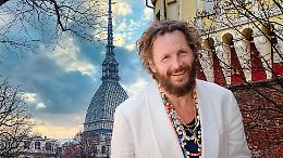 Jovanotti a Torino, sei notti da tutto esaurito: musica, fiori e visioni al Palajova